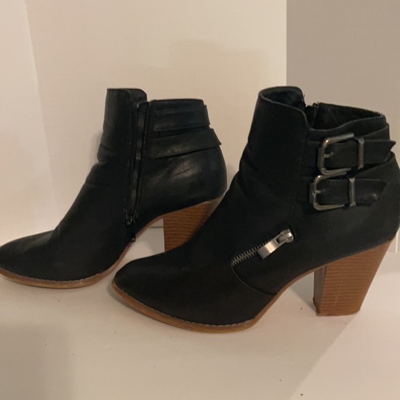 Black leather like booties size 10 - Picture 3 of 5